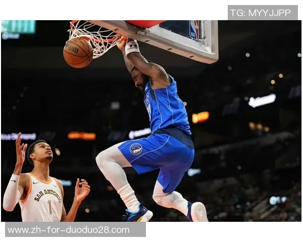 戈贝尔挥臂猛撞对手肋部,领2级歹意犯规被赶进场